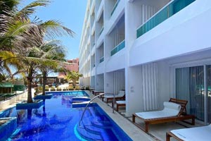 Swim Up Rooms at the Flamingo Cancun Resort 